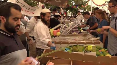 ערב סוכות תש"ף: חגיגת ארבעת המינים בשוק מחנה יהודה