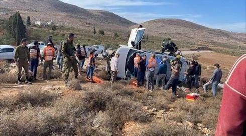 גורם ביטחוני: חשד - התאונה שבה נפצע קשה פלסטיני נגרמה מזריקת אבנים או מקל בידי יהודים