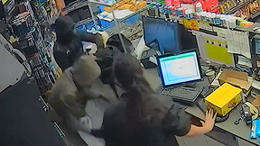 שוד מהסרטים בדרום: מוכרת הבריחה את הגנבים עם מברג – ורדפה אחריהם