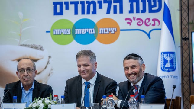 שר החינוך יואב קיש והשר חיים ביטון בעת פתיחת שנת הלימודים, ב-2023