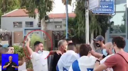 הכתובת על הקיר - תיעוד מזירת האלימות נגד המפגינים בחולון
