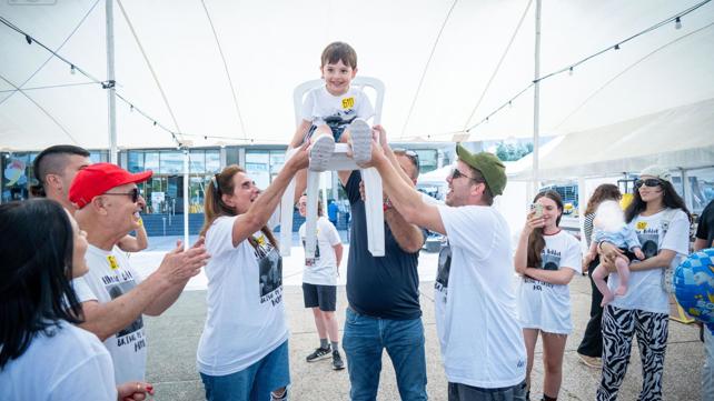 ראם בוחבוט חוגג 5 בכיכר החטופים