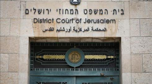 טונים גבוהים במשפט נתניהו: הדיון הופסק בעקבות חילופי דברים קשים בין הצדדים