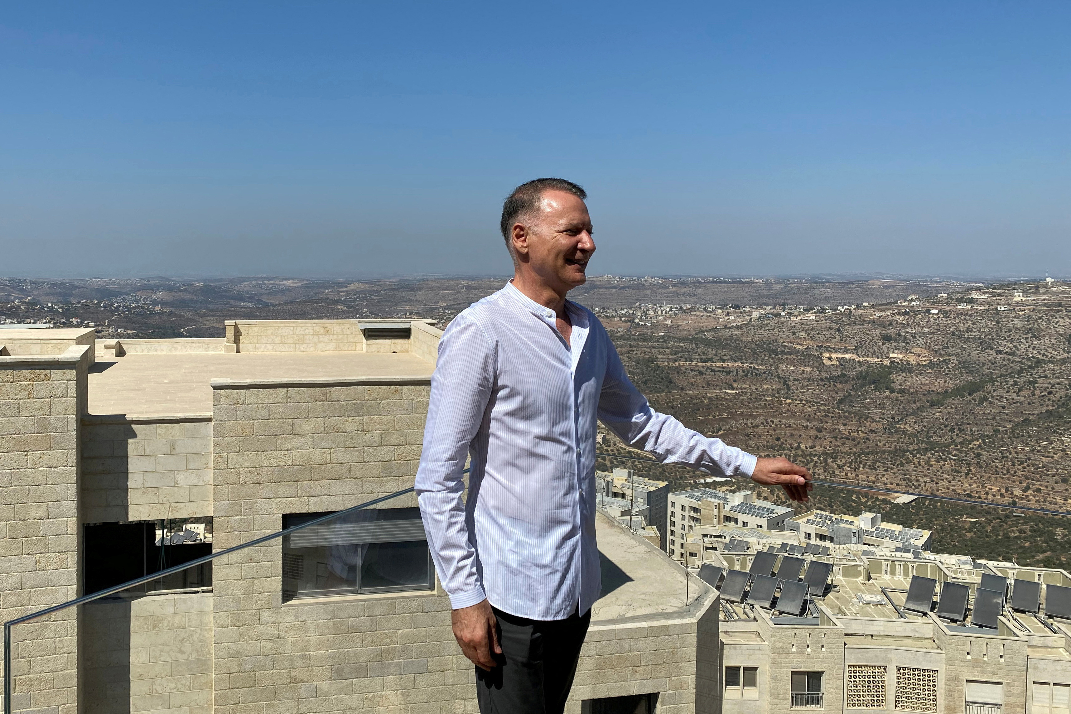 איש העסקים הפלסטיני-אמריקני בשאר מסרי