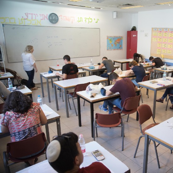 La escasez de docentes israelíes, que abandonan la profesión