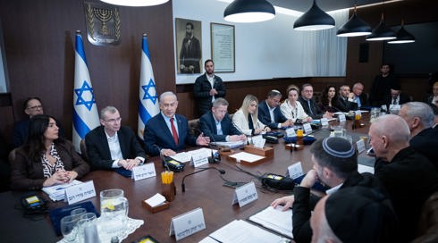 הממשלה תדון בסיום העסקתם של יועצים המשפטיים