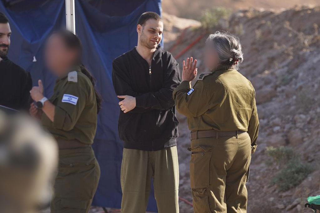 אלון אהל בתמונות ראשונות לאחר שחרורו