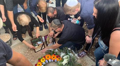 "קריית ים מתאבלת עליכם": האם ושני ילדיה שנהרגו בכביש 6 הובאו למנוחות