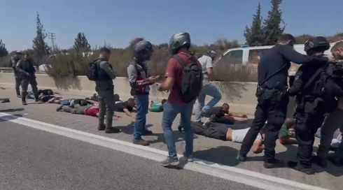 כוחות הביטחון ביצעו מעצרים באמצע כביש 6