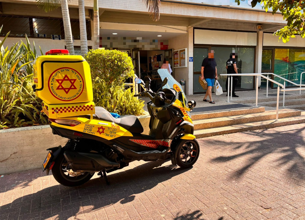 אופנוע מד"א בזירת הטביעה בחולון