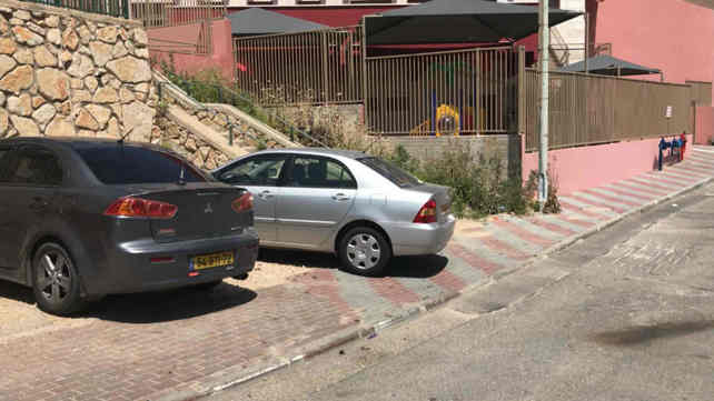 המכונית שבה נשכח הפעוט