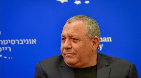 לאחר המבצע: איזנקוט נפגש עם לפיד וגנץ