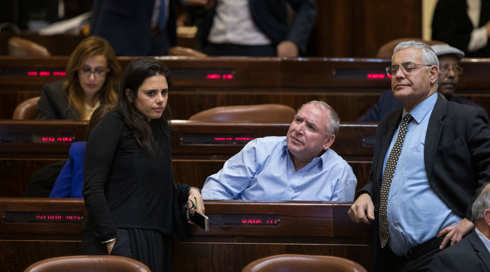 ההצבעה על חוק המרכולים נדחתה בשבוע; חוק הפריימריז אושר