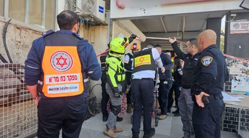 אישה כבת 40 נפצעה באורח קל-בינוני מדקירה בחיפה, הדוקר מותחקר