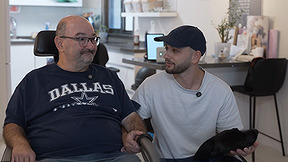 כנגד כל הסיכויים: האב שנלחם לדבר מחדש - וזכה חיבוק מבנו שחזר מהשבי