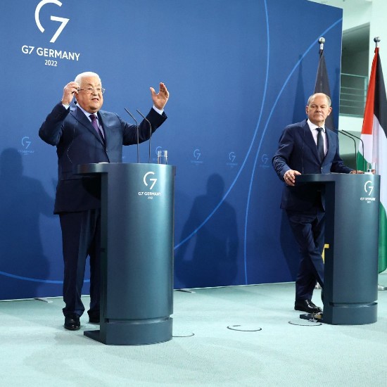 "Alemania no debió haber recibido a Abu Mazen"