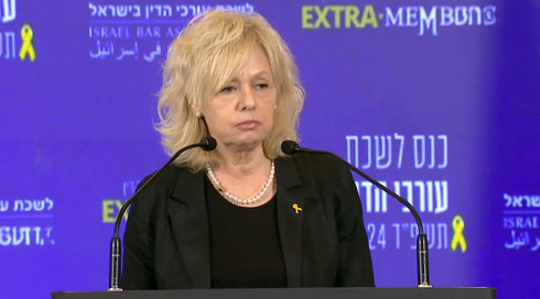 קרב המנעולים: הדלתות בלשכה עדיין נעולות - היועמ"שית עברה למשרד חלופי