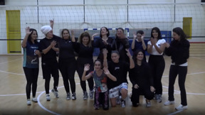 מי ינצחו? קאסט "כל האימהות משקרות" נגד קבוצת הכדורשת יפו 1 האמיתית