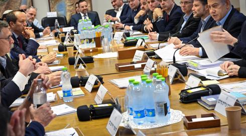 נתניהו ולשכתו מנסים לשכנע שרים וחברי כנסת לתמוך בהסכם לשחרור חטופים