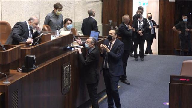 מנסור עבאס, יריב לוין ומיקי זוהר 