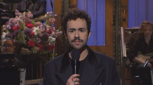 ראמי יוסף ב-SNL: "אלוהים, שחרר את פלסטין - ואת החטופים"