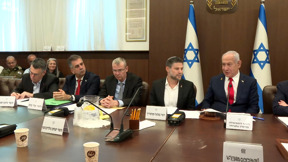 "יריקה בפני המשפחות": ביקורת על ממשלה שממנה את שריה לוועדת החקירה