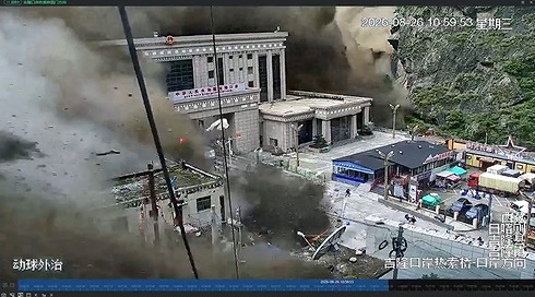 לפחות 95 הרוגים ו-403 נעדרים בשיטפון הענק בגבול נפאל-טיבט