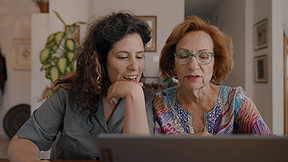 אמא של יעל יוצאת לדייטים