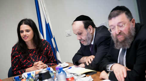 המשבר בקואליציה: שקד הציעה לחרדים לאשר את חוק הגיוס