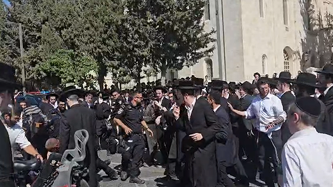 הפגנות חרדים נגד הסגרת עריקים במגרש הרוסים בירושלים, 10.06.26