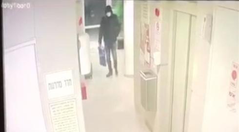 תיעוד: ערבי הצית לובי של בניין בו מתגוררים יהודים בלוד
