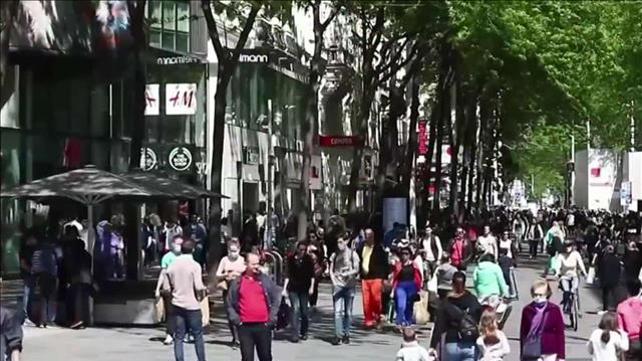 אירופה חוזרת לשגרה: הקניונים נפתחים, בקרוב גם המסעדות