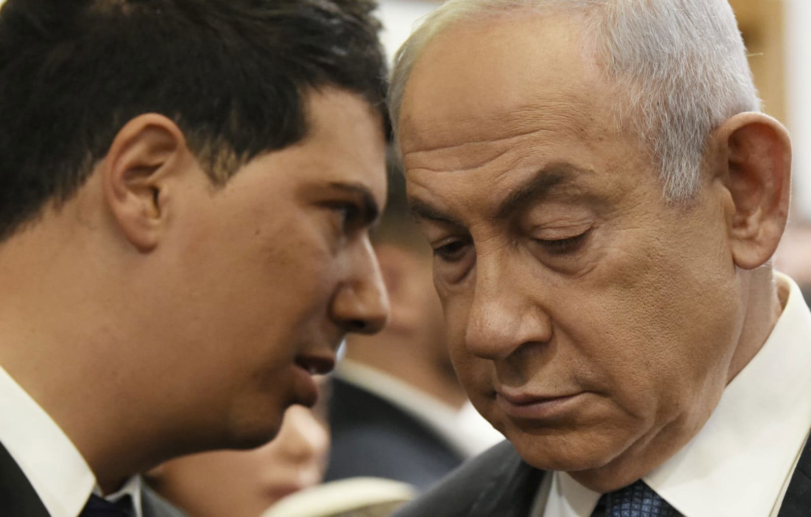בנימין נתניהו ועורך דינו עמית חדד בבית המשפט המחוזי בתל אביב | עדות נתניהו