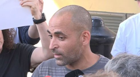 אביחי שאשתו וילדיו נחטפו מוחה בקריה: "הבן שלי בטח עושה להם צרות"