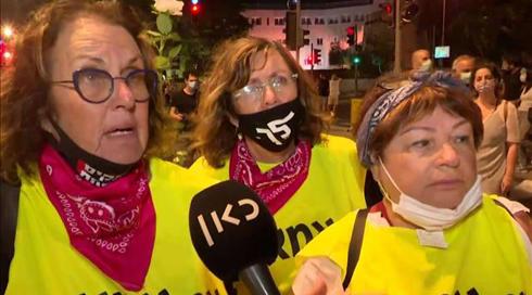 הגנה אימהית: הנשים שהפכו לשומרות על הצעירים בהפגנות