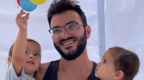 יונתן חזר על הממ"ד בו התחבא אחיו אלון שמריז: "פלאשבקים"