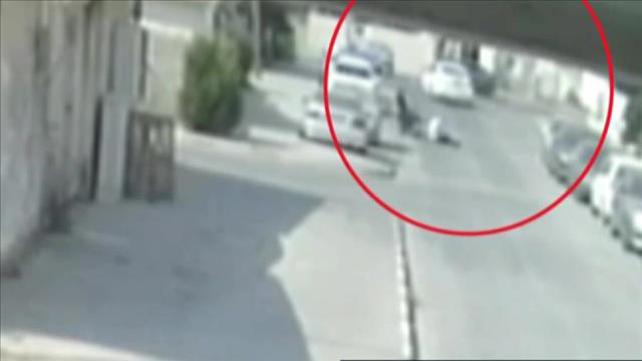 תיעוד: נכה בכיסא גלגלים הותקף באכזריות - ונשדד