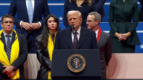 עם נועה ארגמני על הבמה: המחווה של טראמפ לחטופים לאחר השבעתו