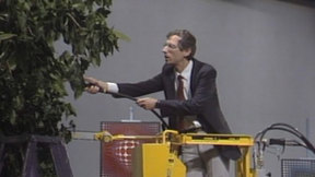 הדגמה על מכשיר הגיזום החדשני.1989