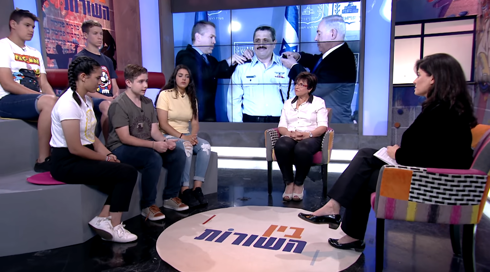 בין השורות: דמוקרטיה | משטרה ובתי סוהר | פרק 10