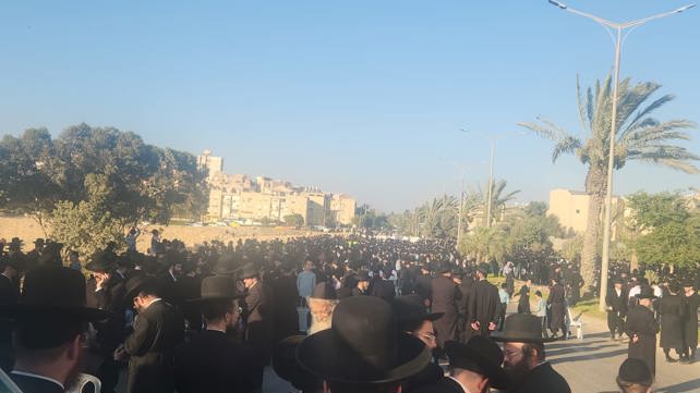 הפגנת חסידות גור בערד