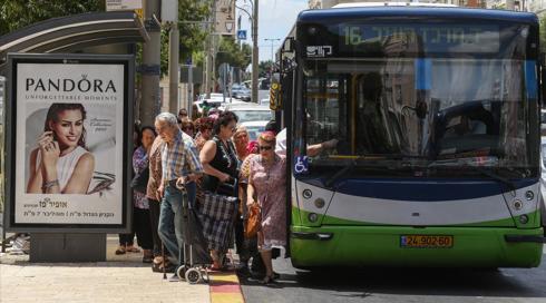 עיריית ת"א שוקלת להפעיל אוטובוס תיירות בשבת