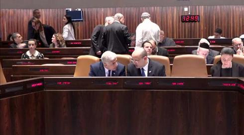 גנץ מחוזר, בנט לבד: הצצה למסדרונות הכנסת, רגע לפני שהיא מתפזרת