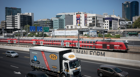 בשל שריפה: הופסקה תנועת הרכבות באזורים נרחבים בשפלה והדרום