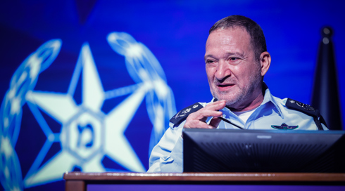 המפכ"ל מסיים את תפקידו: "הפוליטיזציה של המשטרה בעיצומה"