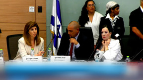 "תשתקו - אחרת החטופים לא יחזרו": אטימות הח"כים כלפי משפחות החטופים