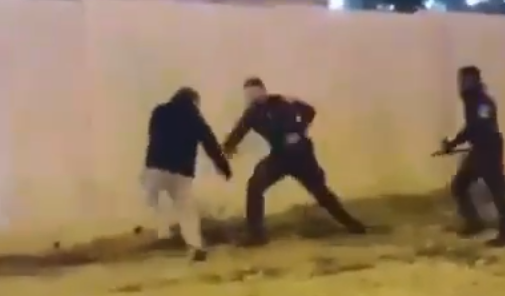 תיעוד שוטר מכה את דב מורל