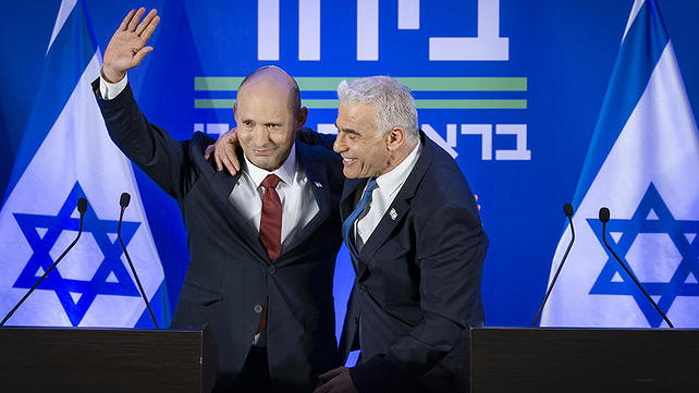 יאיר לפיד ונפתלי בנט בהצהרה על האיחוד, 26 באפריל 2026