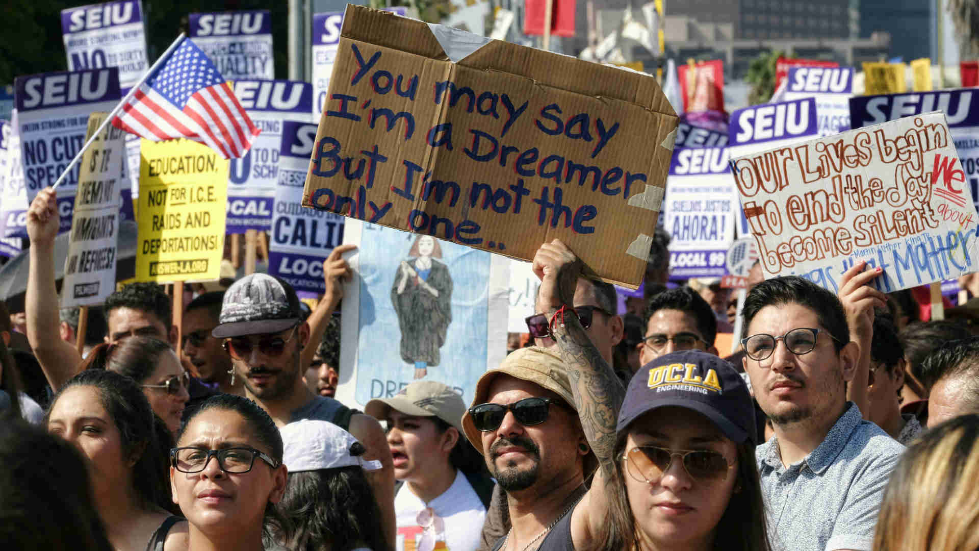 מפגינים נגד ביטול תוכנית DACA. השבוע בלוס אנג'לס