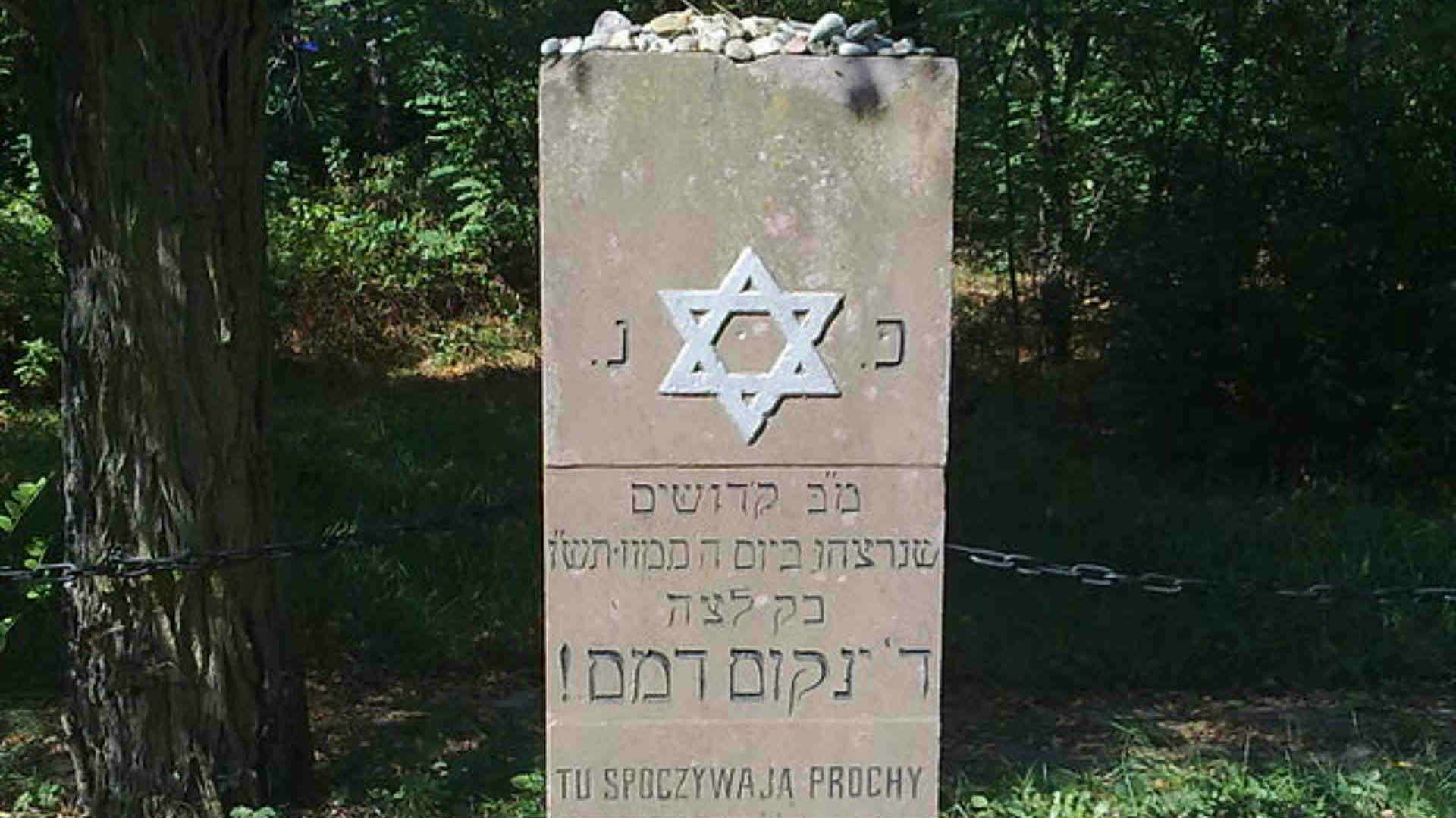 מצבה יהודית ישנה בפולין